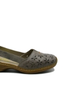 Imagine Mocasini damă din piele naturală bej cu model floral RIK41356-64