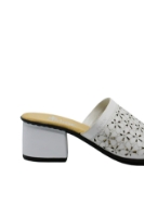 Imagine Saboți damă albi din piele naturală cu model floral RIK64681-80