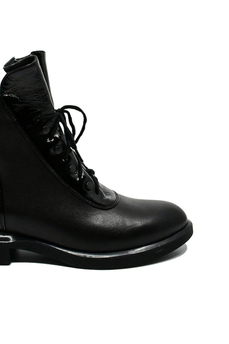 Imagine  Botine damă negre din piele naturală cu detalii din lac