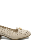 Imagine Pantofi perforați bej din piele naturală, cu pandantiv auriu GOR5680