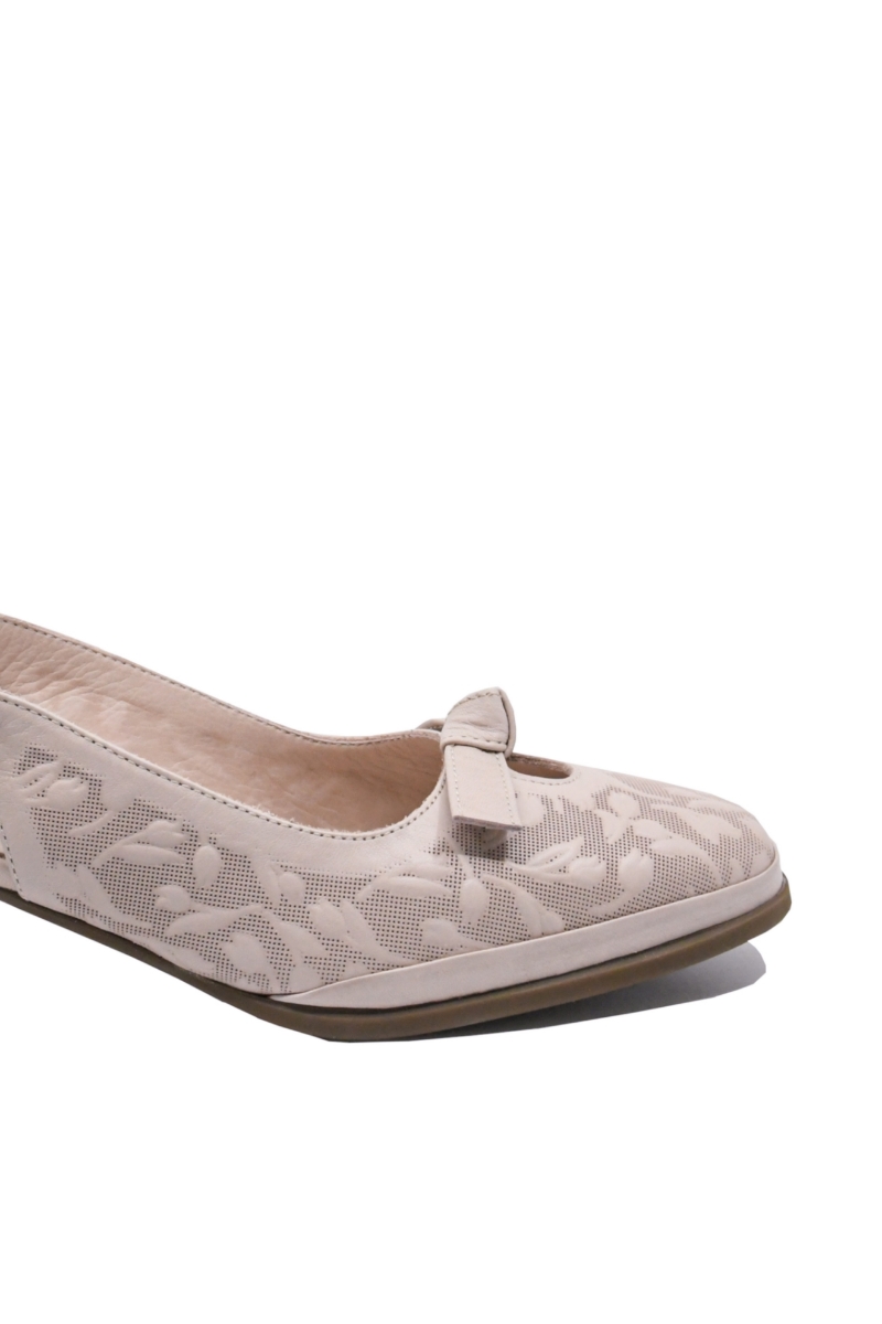 Imagine Pantofi decupați roz pudră din piele naturală, cu model floral GOR5676