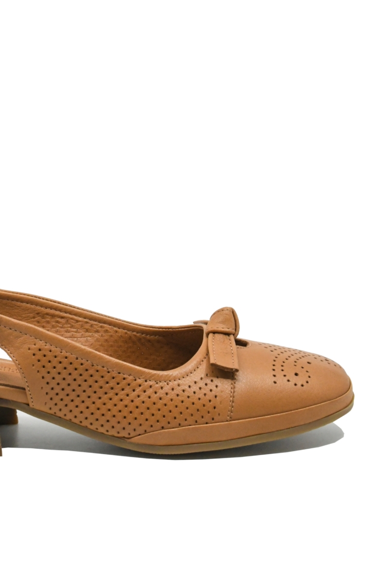 Imagine Pantofi decupați maro din piele naturală cu aspect perforat GOR5682