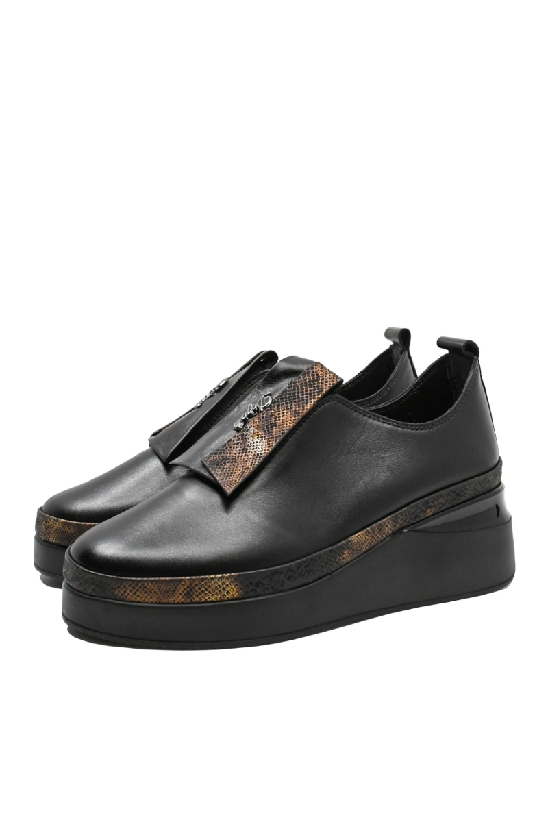 Imagine Pantofi slip-on cu talpa înaltă, negri din piele naturală MIR242325