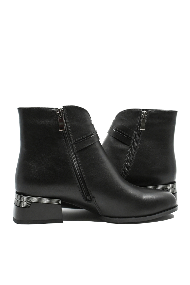 Imagine Botine până la gleznă, negre din piele naturală, cu accente metalice GOR2565