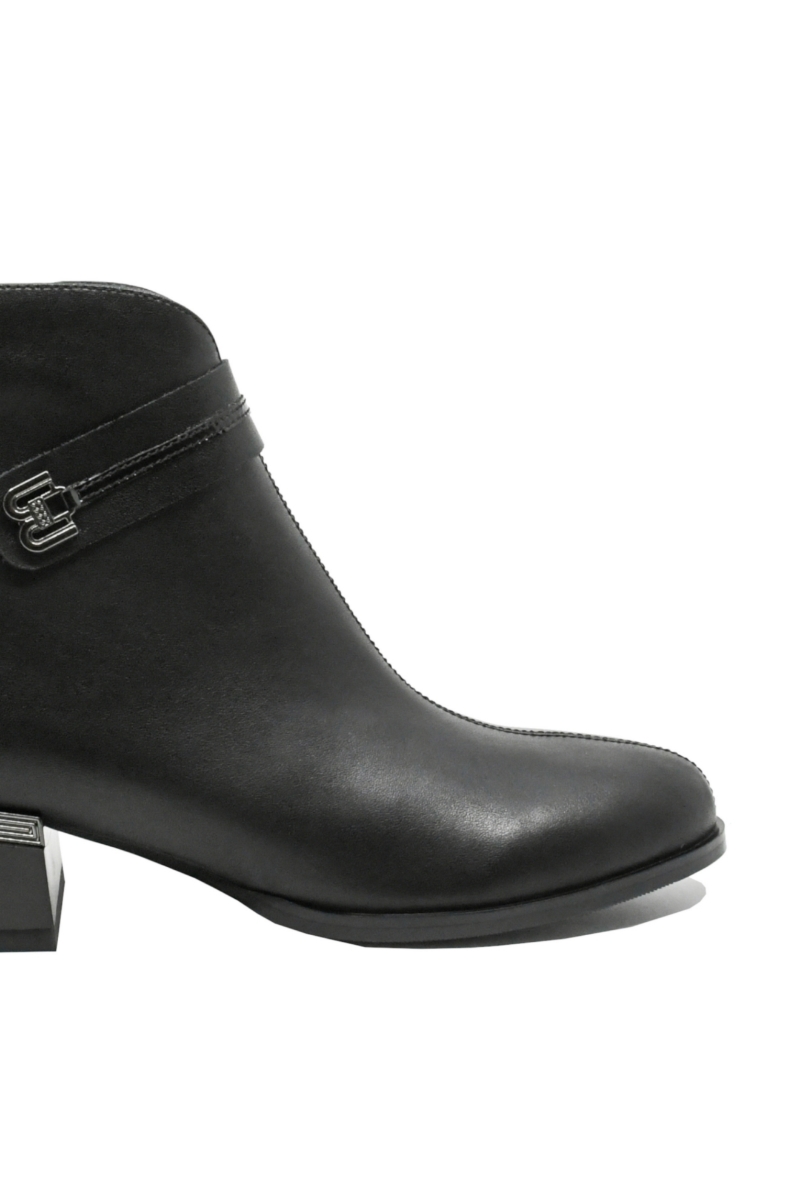 Imagine Botine până la gleznă, negre din piele naturală, cu accente metalice GOR2565