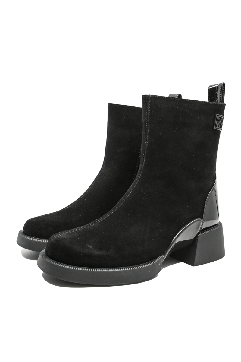 Imagine Ghete damă cu talpa înaltă, negre, din piele întoarsă cu detalii din lac GOR4477NV