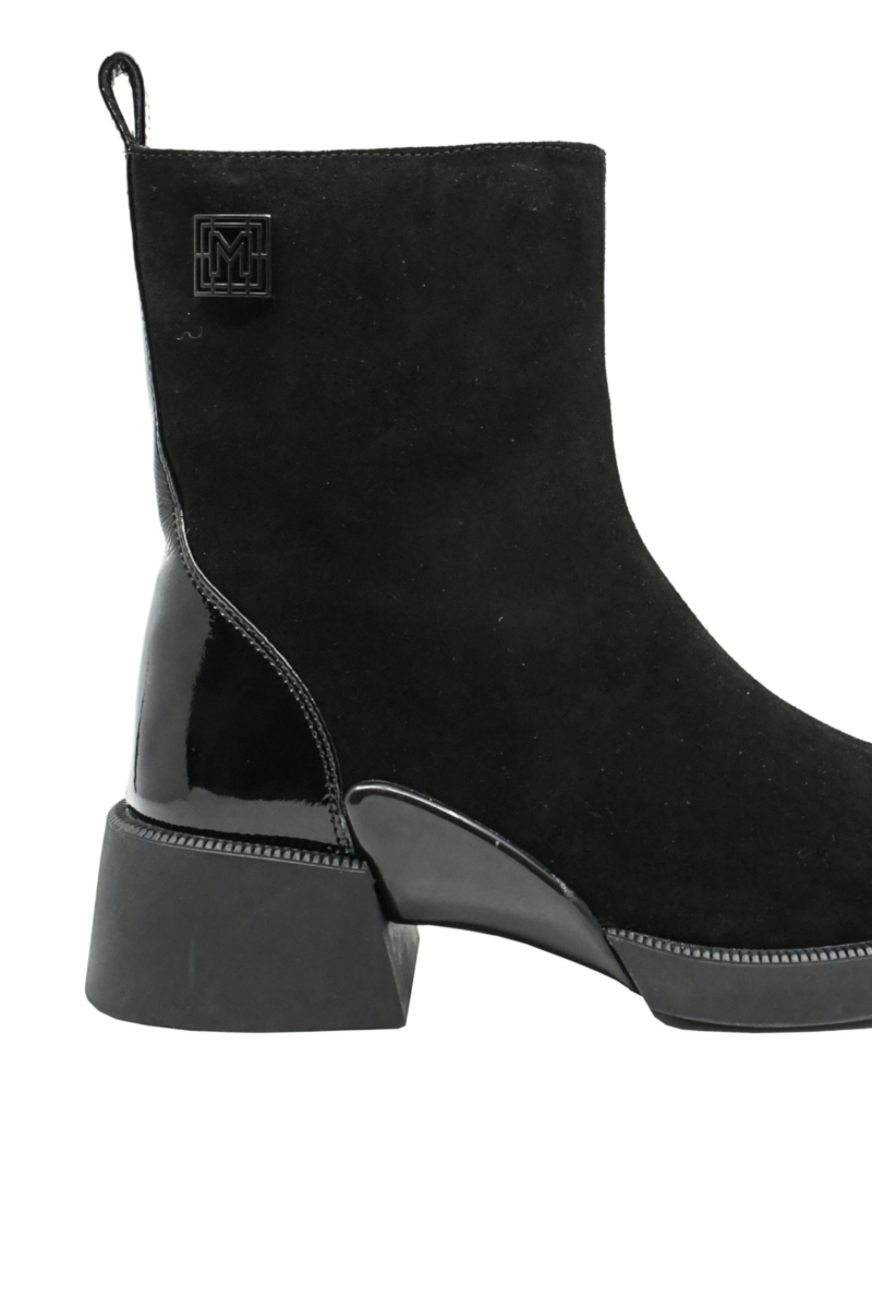 Imagine Ghete damă cu talpa înaltă, negre, din piele întoarsă cu detalii din lac GOR4477NV