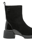 Imagine Ghete damă cu talpa înaltă, negre, din piele întoarsă cu detalii din lac GOR4477NV