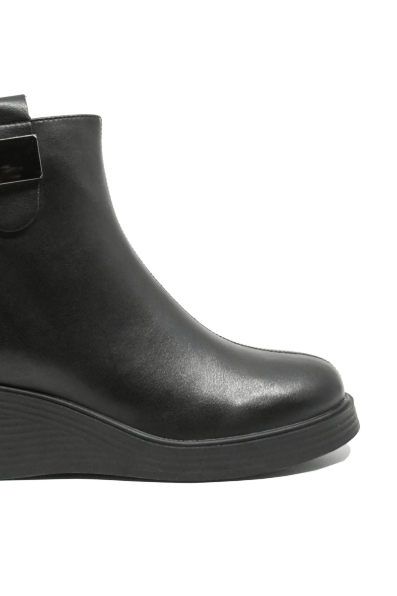 Imagine Ghete joase negre din piele naturală, cu talpa wedge OTR70007