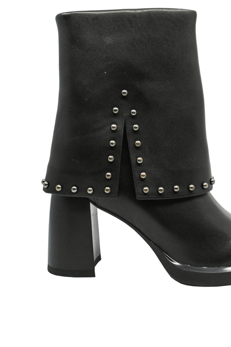 Imagine Ghete damă ciocate cu capse, negre, din piele naturală OTR1244