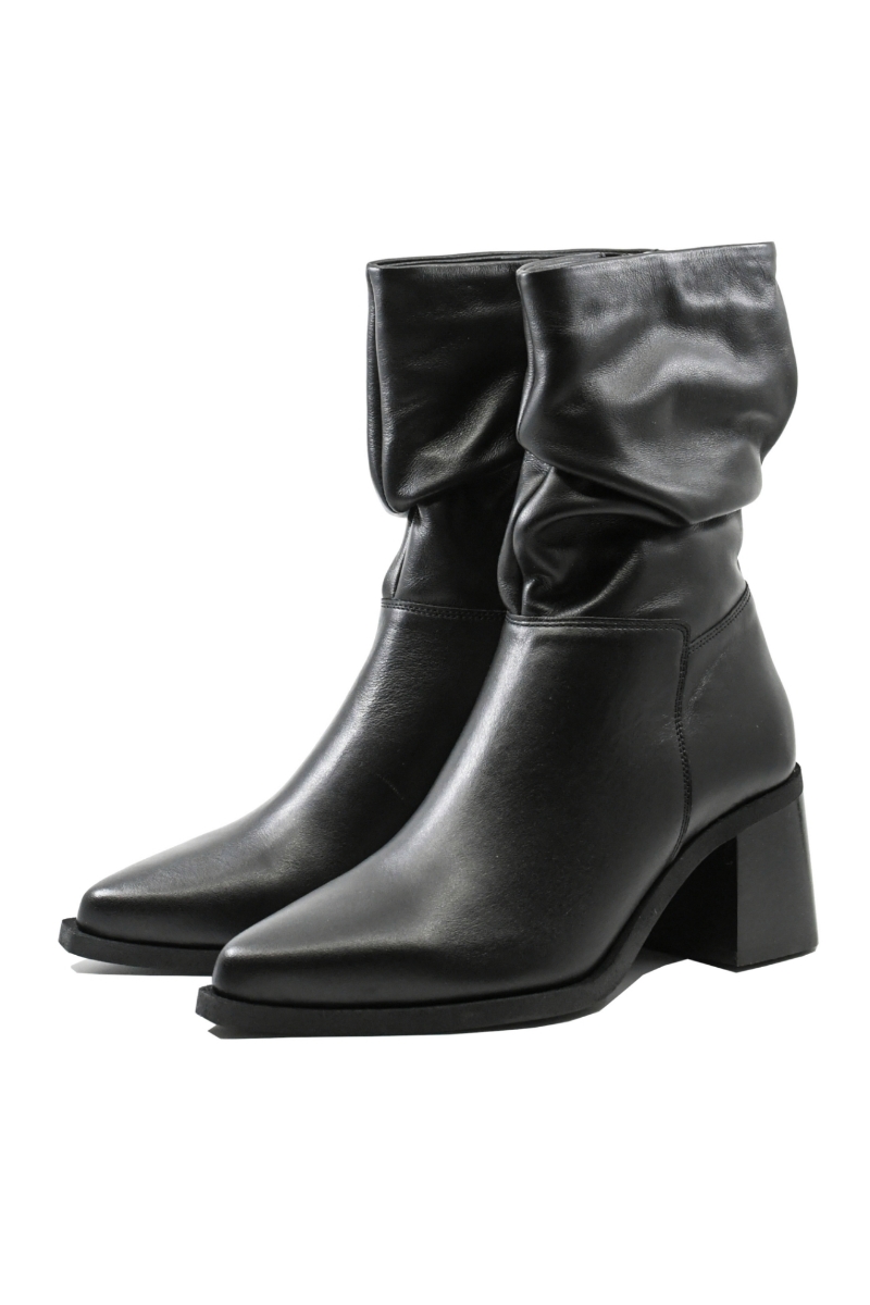 Imagine Ghete damă stil ciocate cu carâmb încrețit, negre, din piele naturală KOR2930