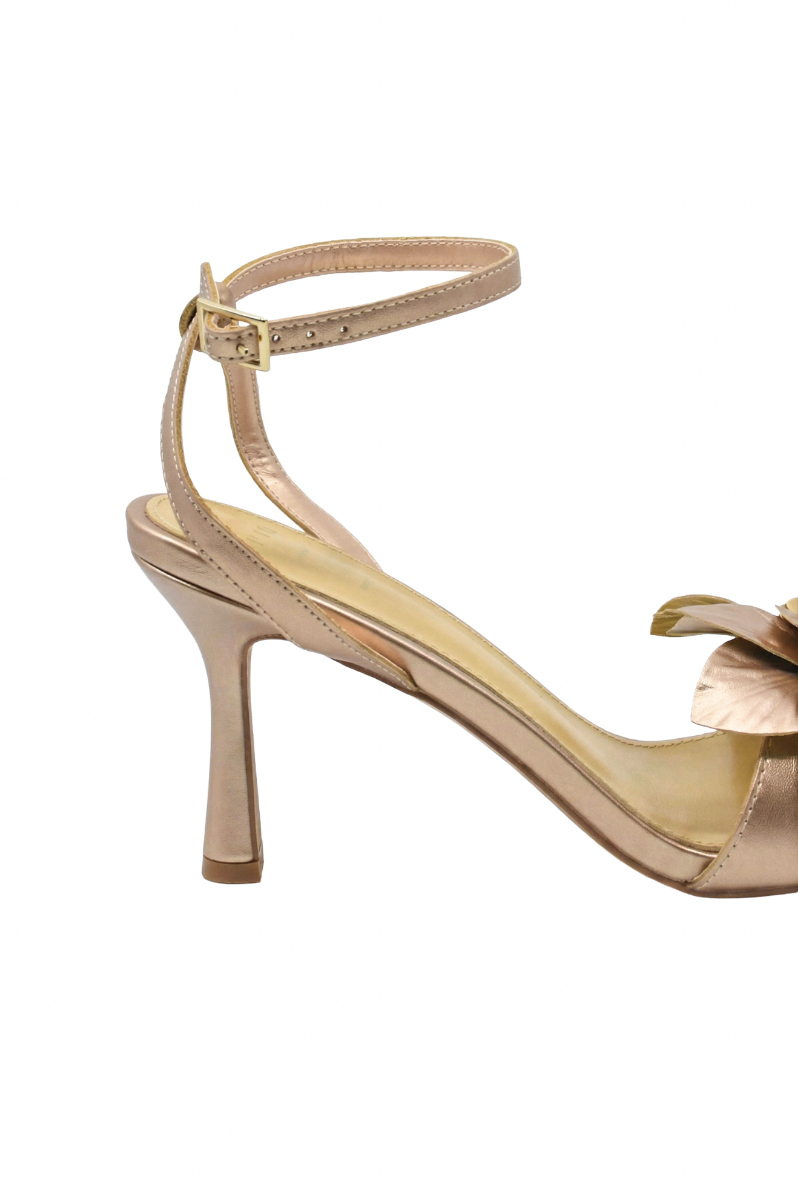 Imagine Sandale elegante cu flori aplicate, aurii din piele naturală OTR2506