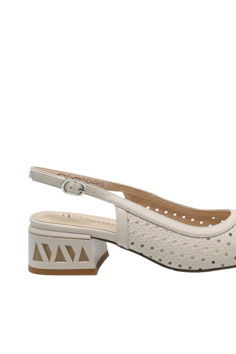 Imagine Pantofi decupați bej din piele naturală cu modele perforate GOR1073