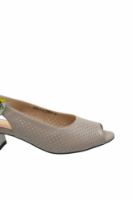 Imagine Sandale cu toc bloc, gri din piele naturală perforată GOR6369